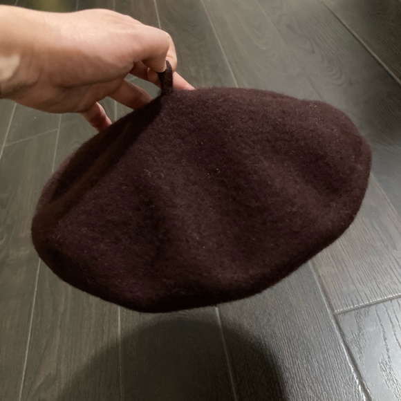 100% high quality Wool Beret- Burgundy color, rarely wore before- warm and light - Picture 3 of 4